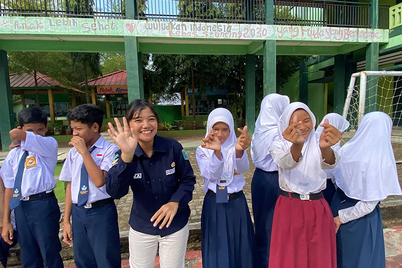 Peksos Go To School on SMP